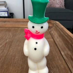 Guerney snowman candle